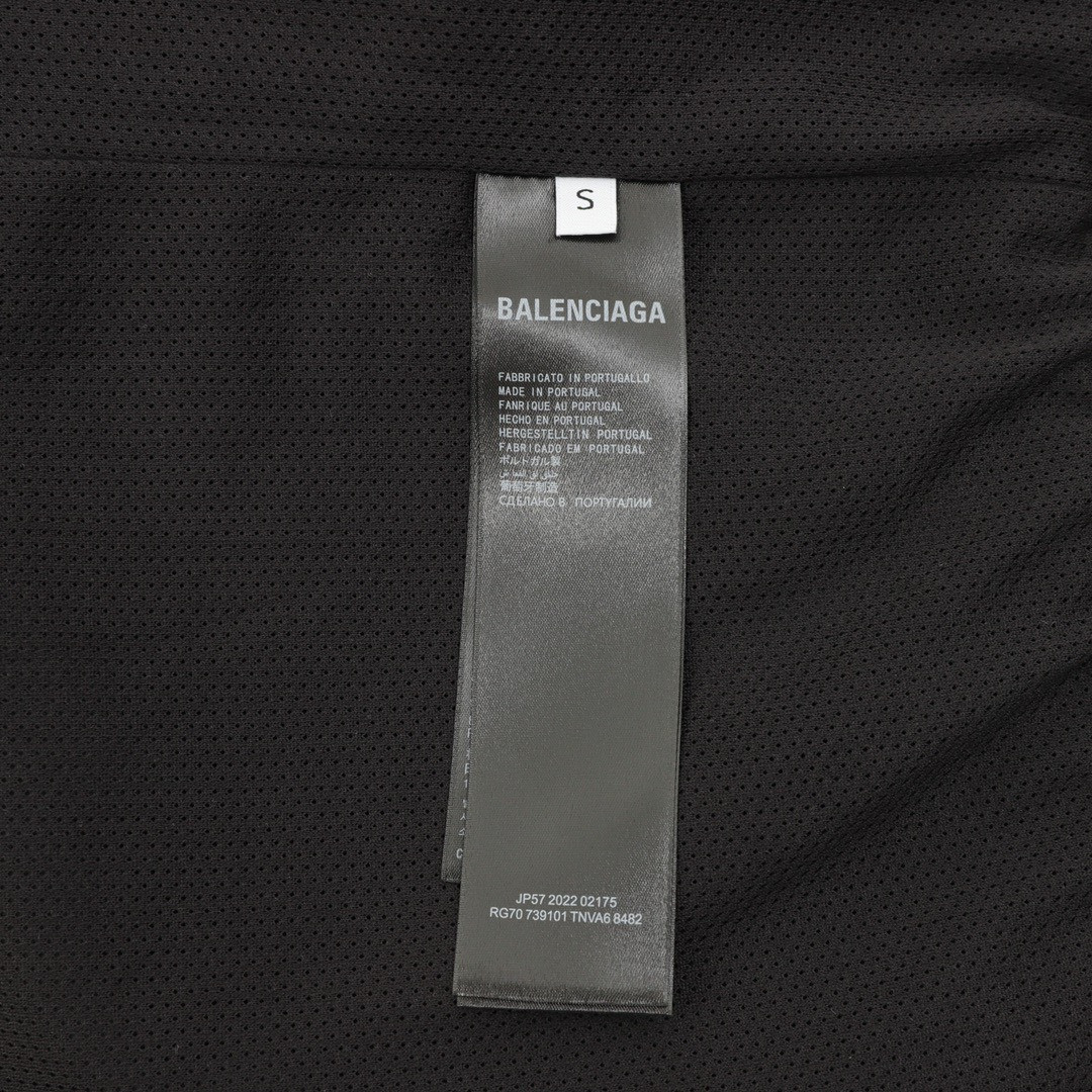 <p>Balenciaga 三拼色双环印花立领外套</p>