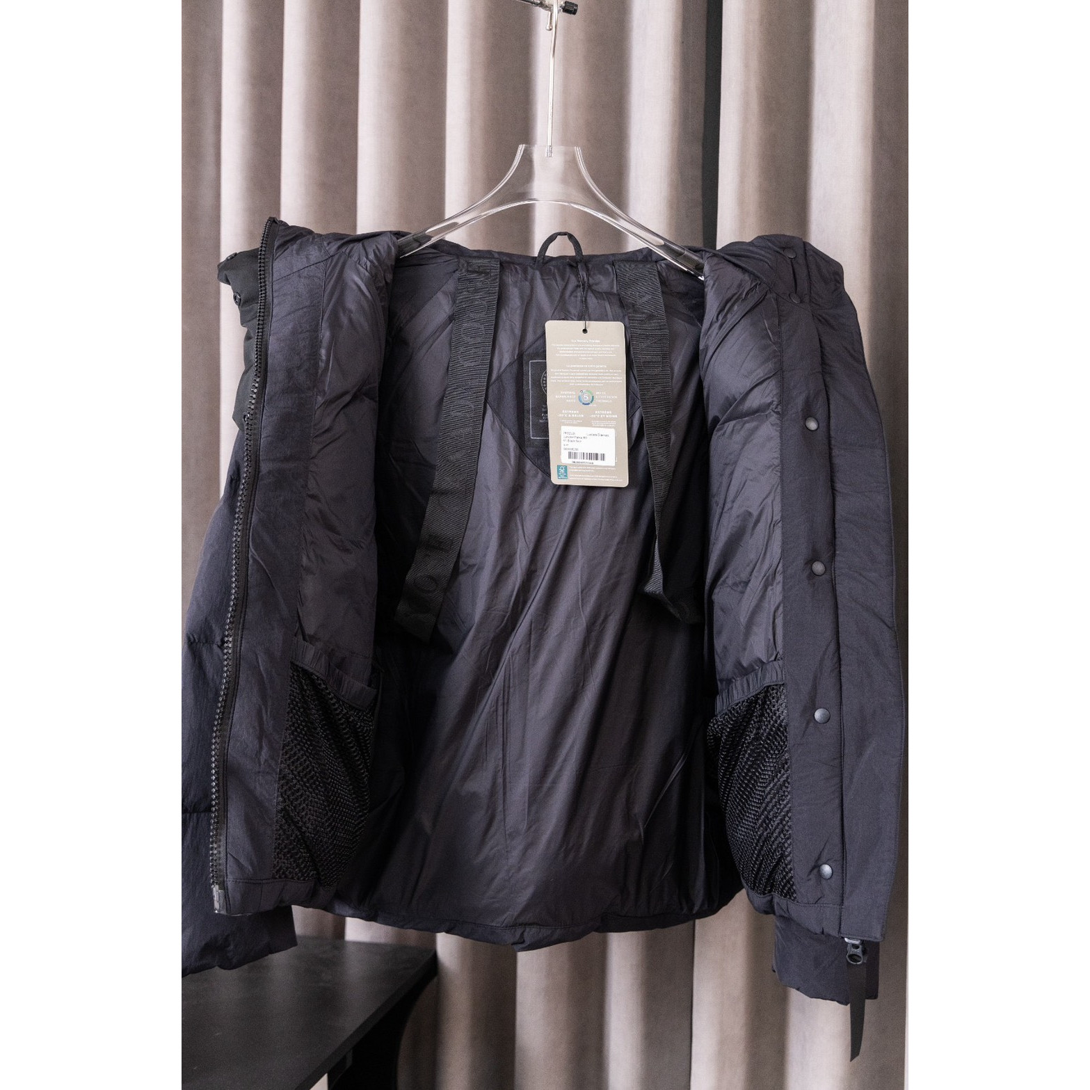 <p>Canada Goose Junction 黑标短款羽绒服(欧阳娜娜同款)(黑色)</p>