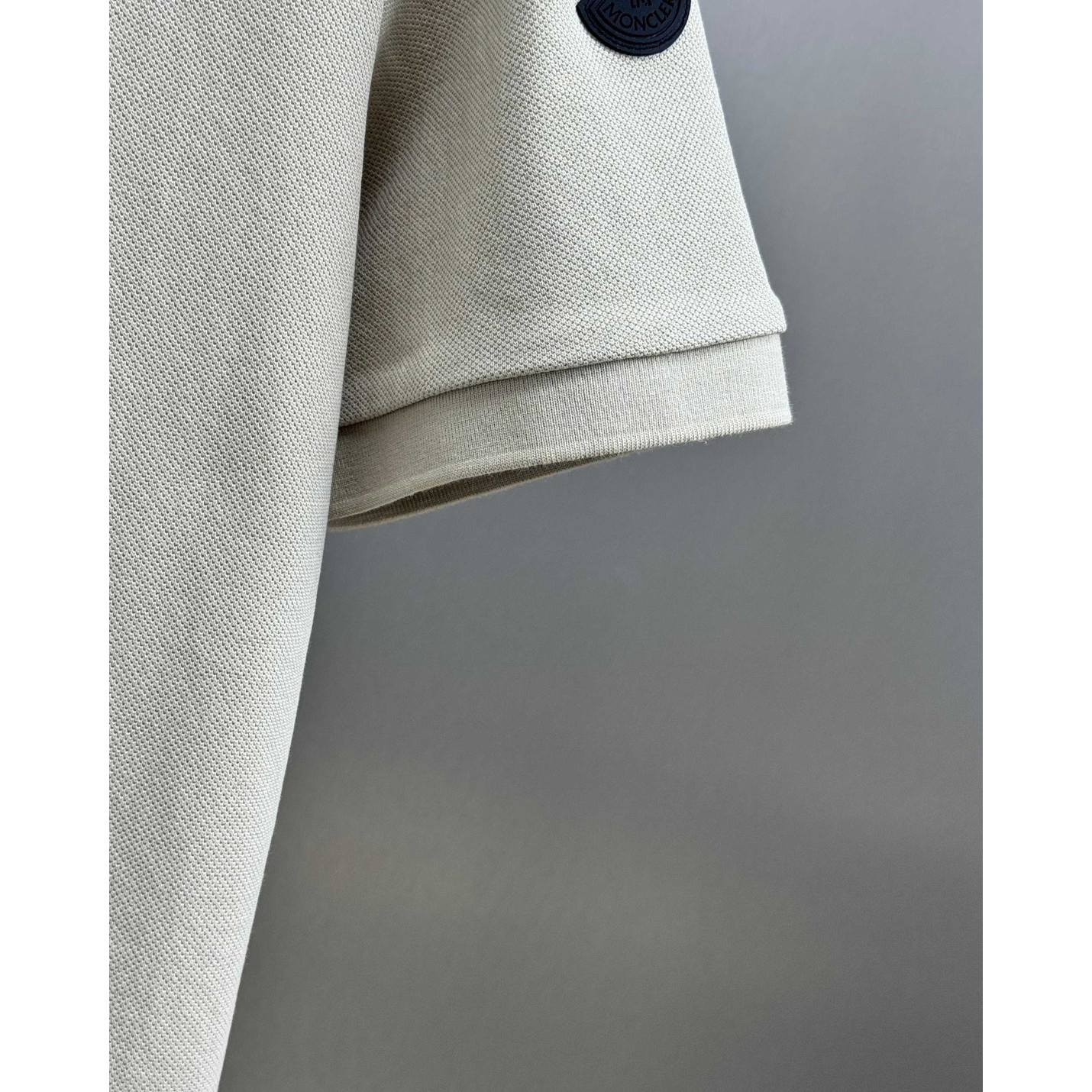 <p>MONCLER&nbsp;短袖翻领polo衫(杏)</p>