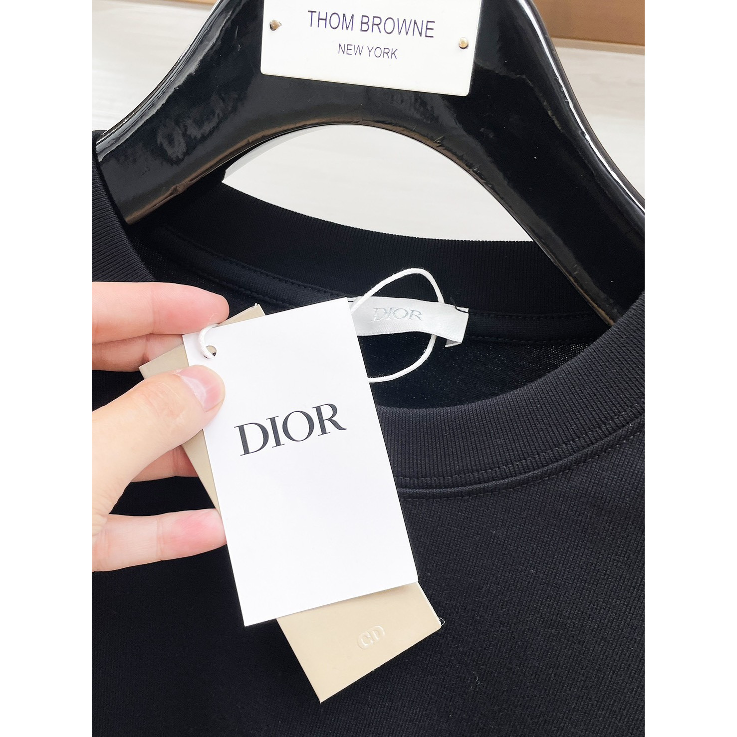 <p>DIOR&nbsp;长袖T恤(黑)</p>
