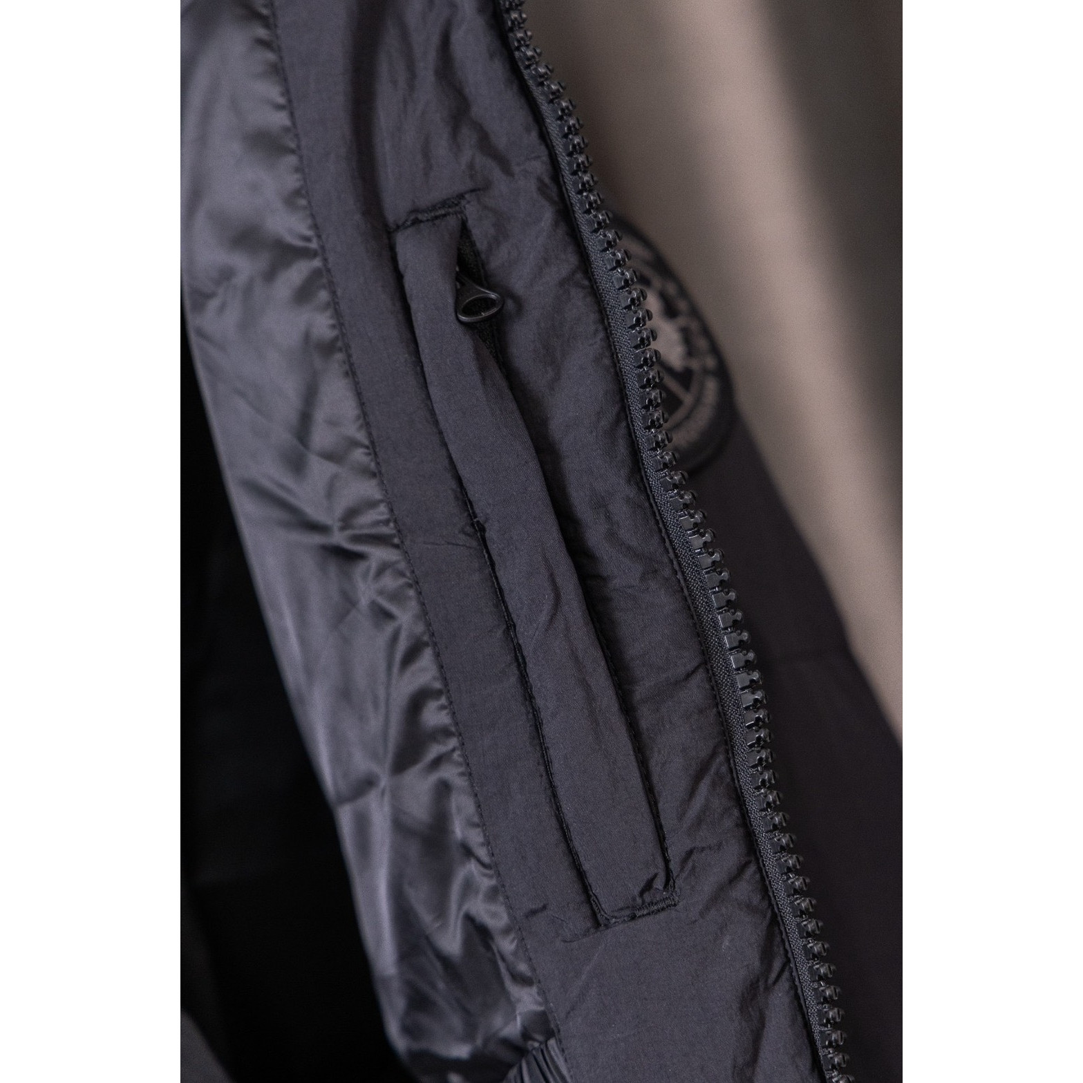 <p>Canada Goose Lawrence 系列2802立领羽绒服(藏蓝)</p>
