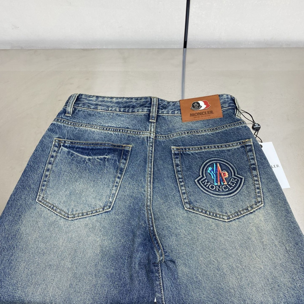 <p>Moncler 丹宁水洗牛仔裤(768-5)</p>