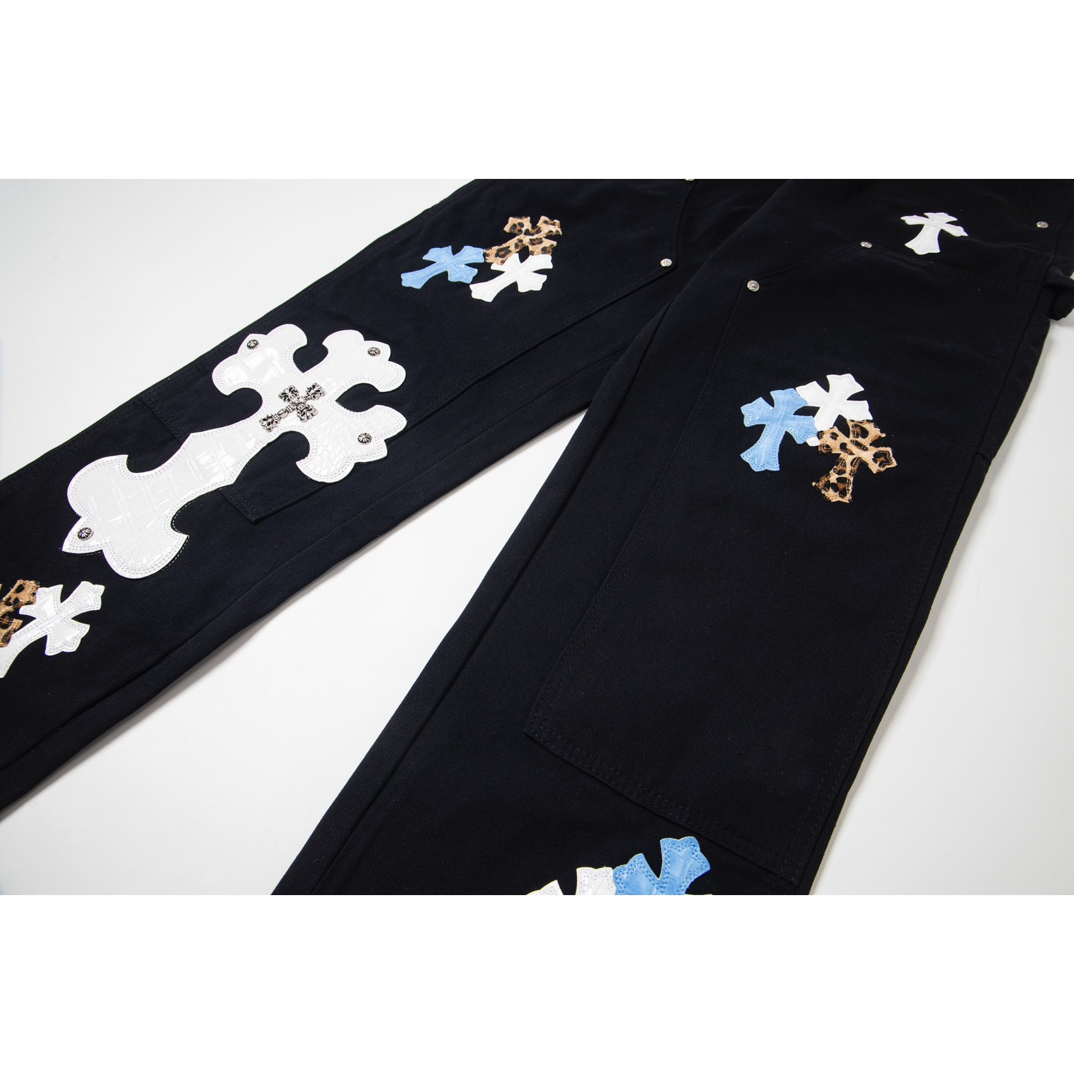 <p>CHROME HEARTS 工装伐木大十字架拼皮牛仔裤(1719#)</p>