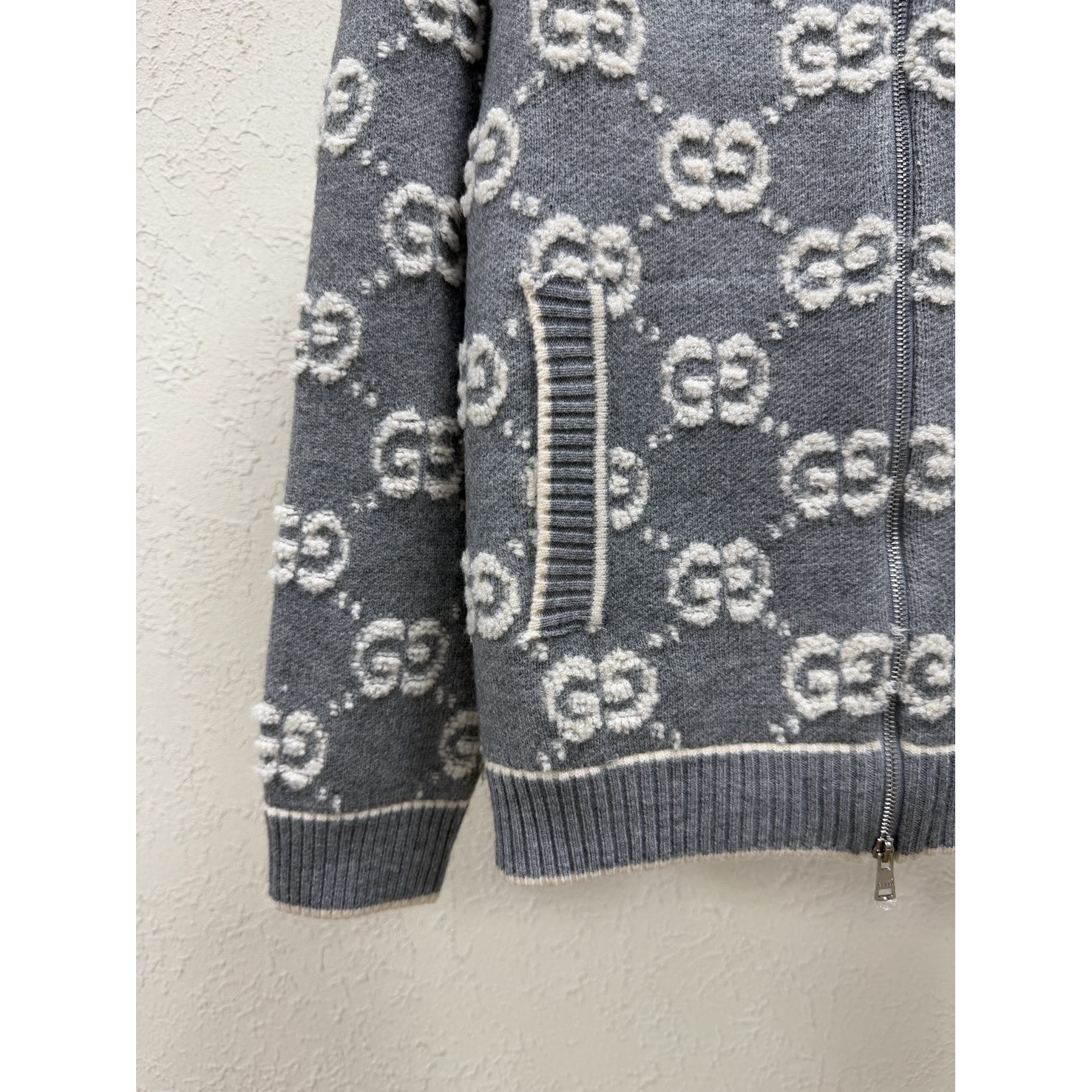 <p>Gucci 经典双G满印针织开衫</p>
