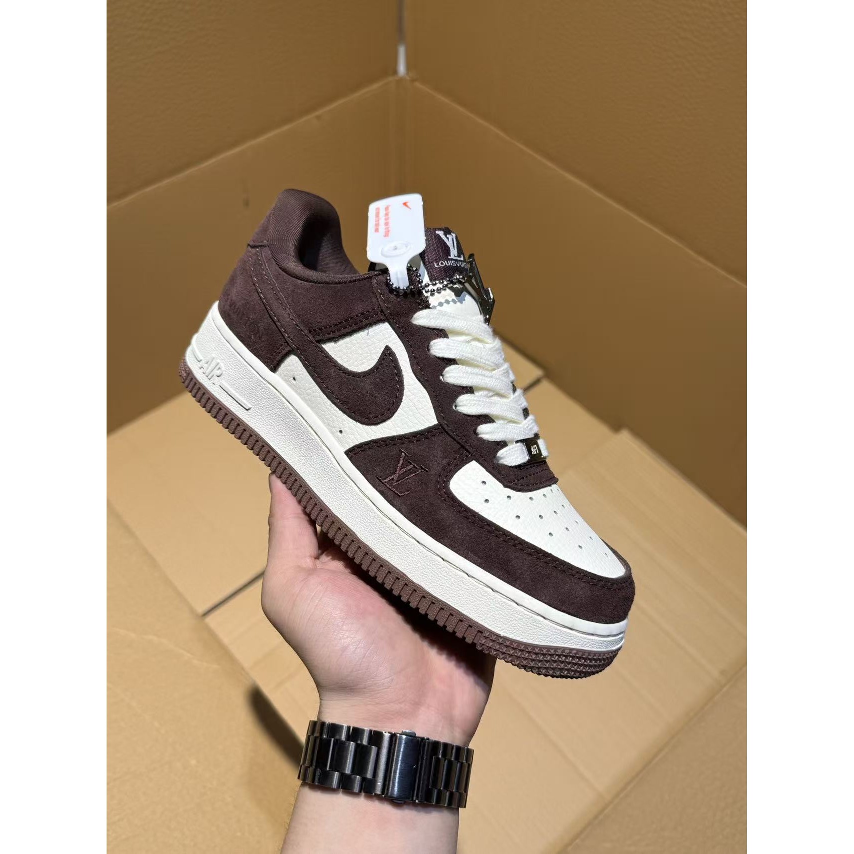 <p>Nike Air Force 1 '07空军一号 中帮百搭休闲运动板鞋</p>