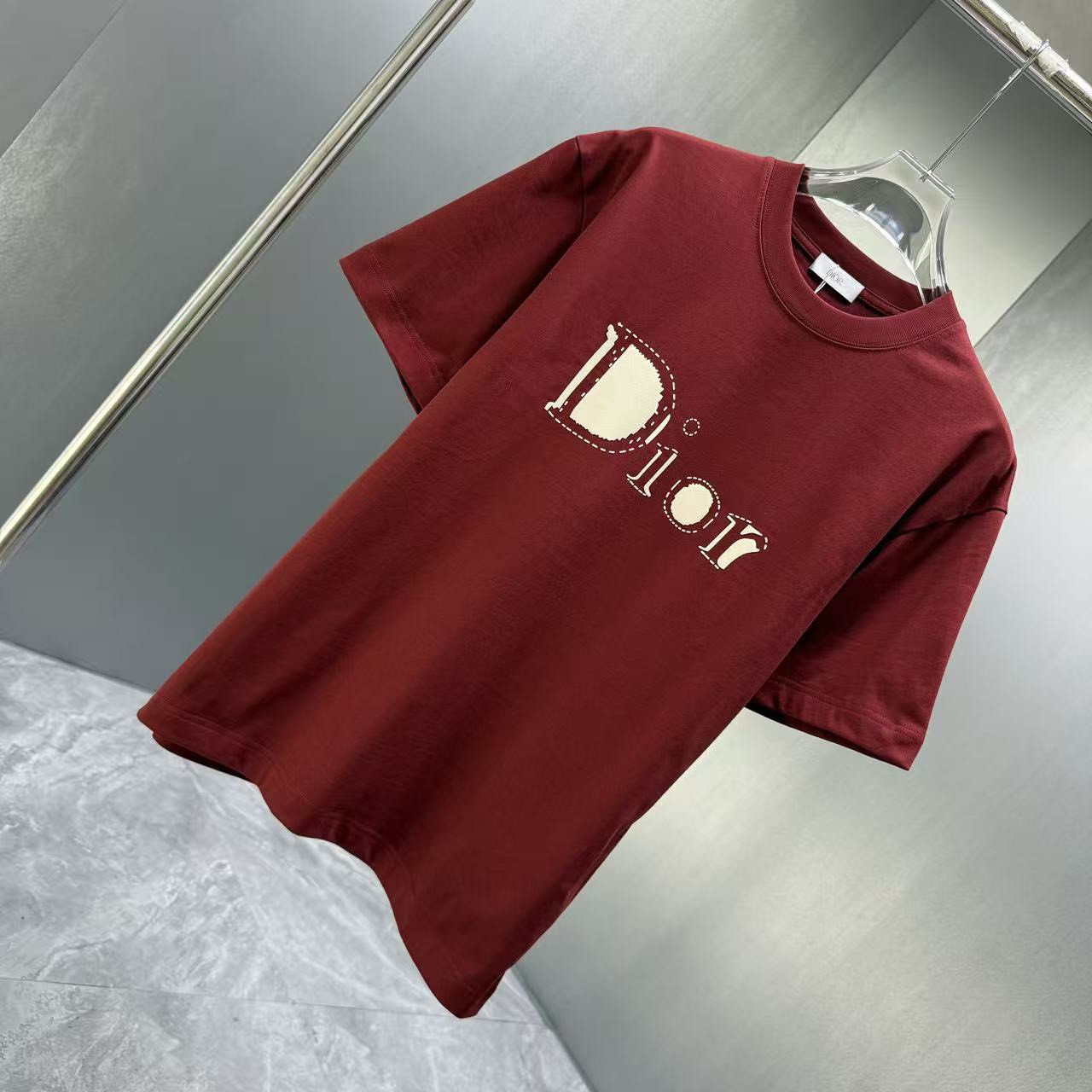 <p>DIOR 短袖T恤(深紅)</p>