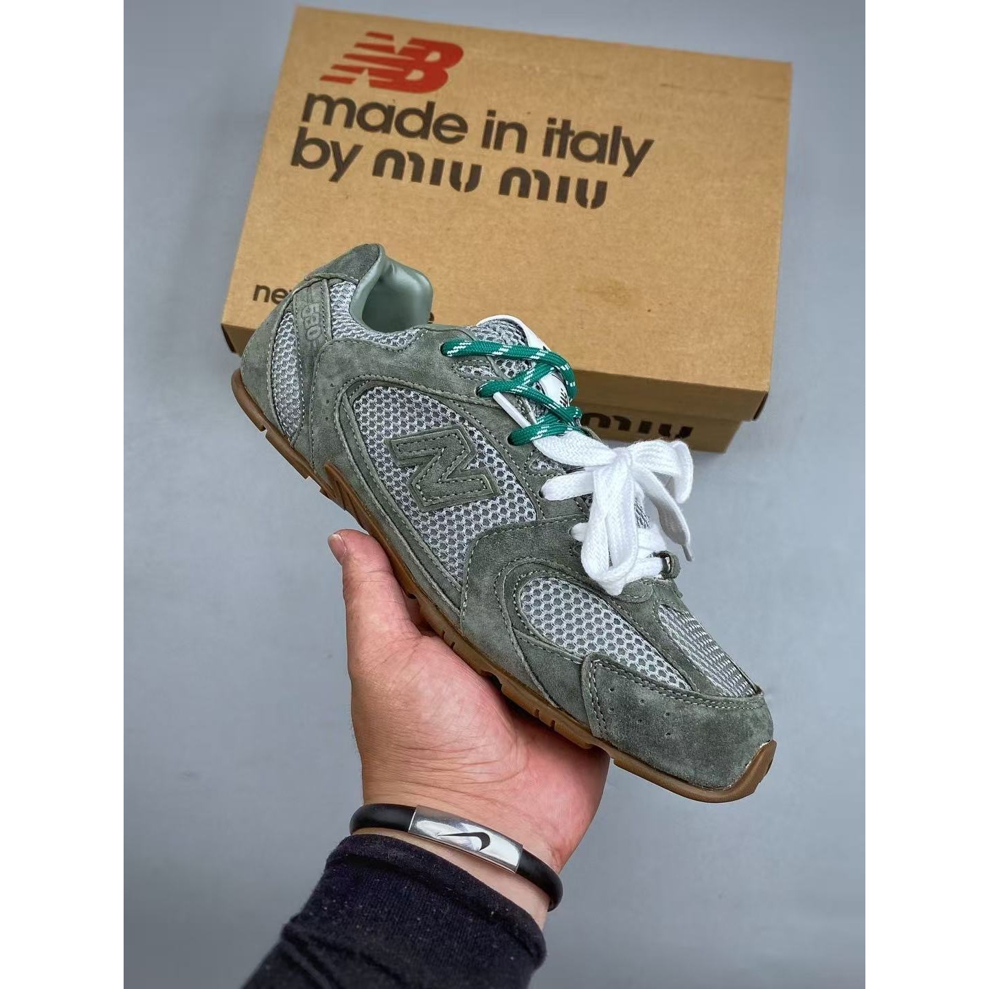 <p>MiuMiu x New Balance 低帮生活休闲鞋(墨綠)&nbsp;&nbsp;</p>