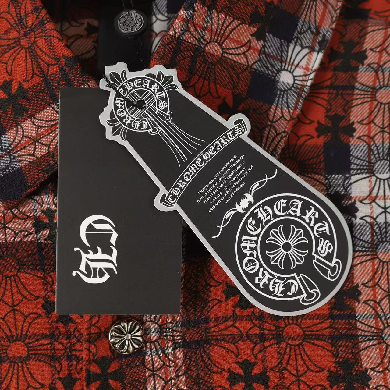 <p>CHROME HEARTS 皮标金属格仔衬衫外套(紅)</p>