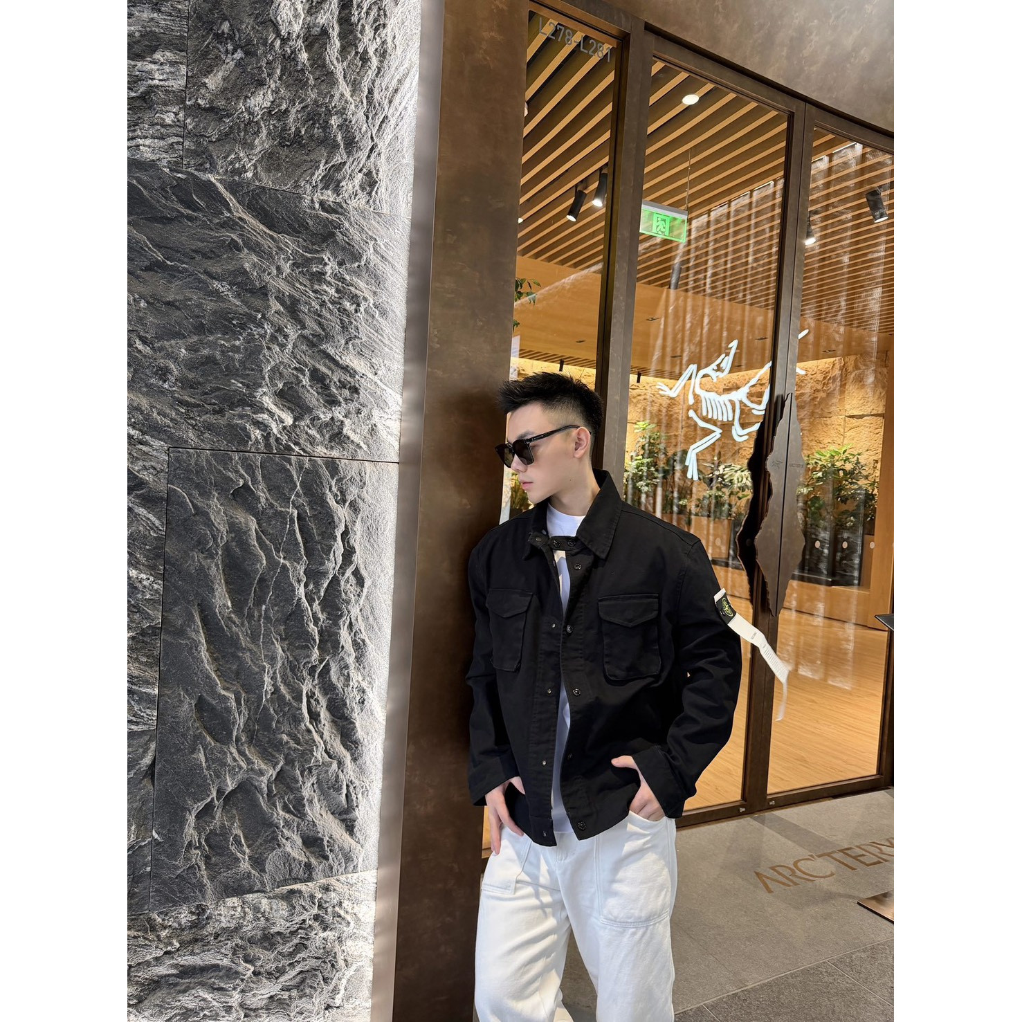 <p>Stone Island 水洗重工工装外套(黑)</p>