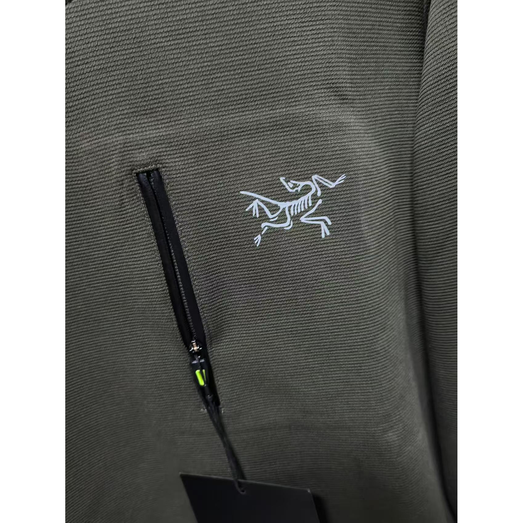 <p>Arc'teryx 新款卫衣(軍綠)</p>