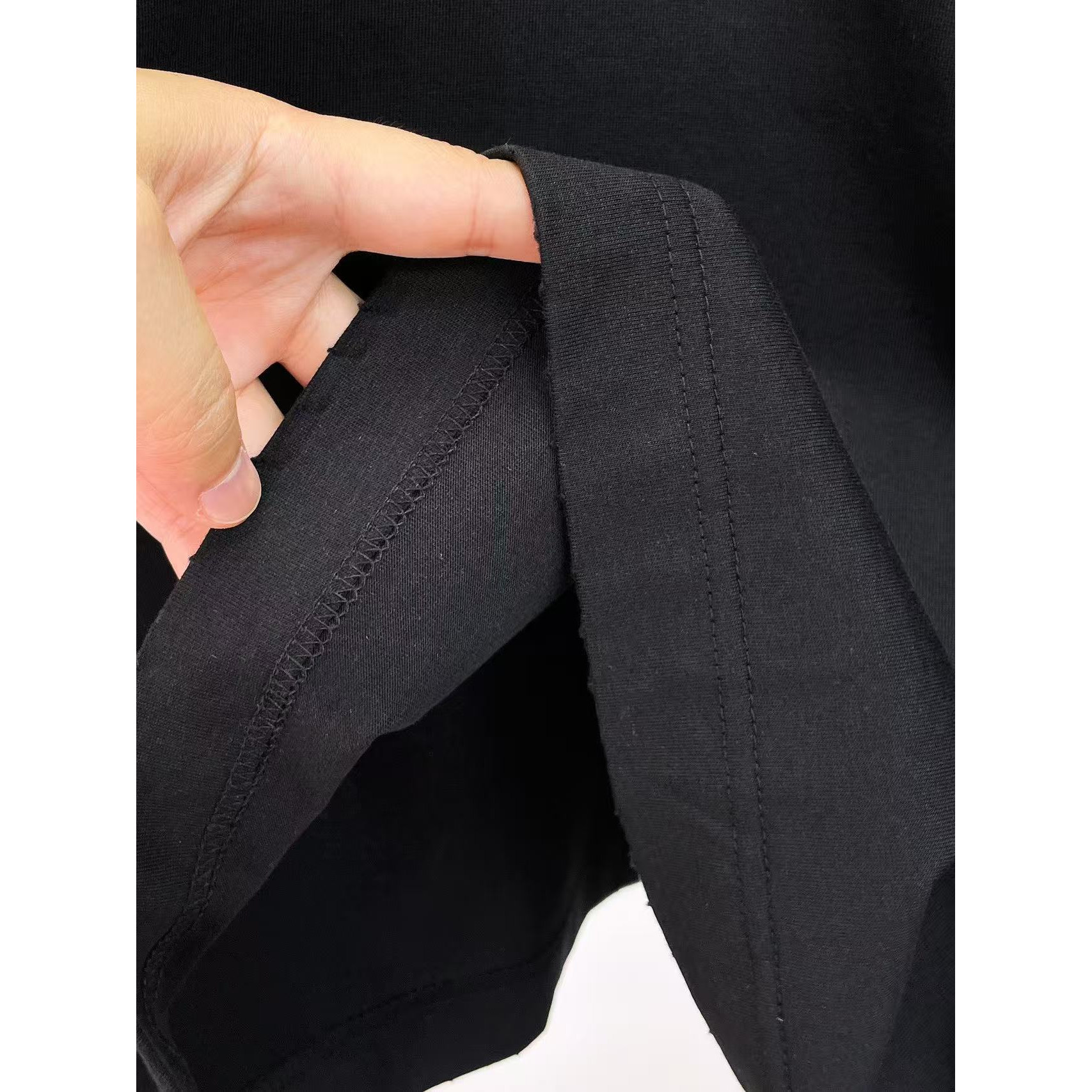 <p>Balenciaga 专柜新款短袖T恤(黑)</p>