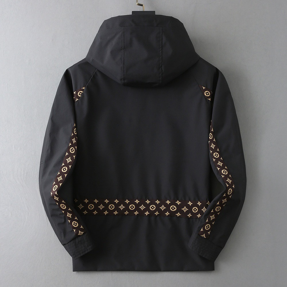 <p>LV&nbsp;新款男士夹克外套</p>