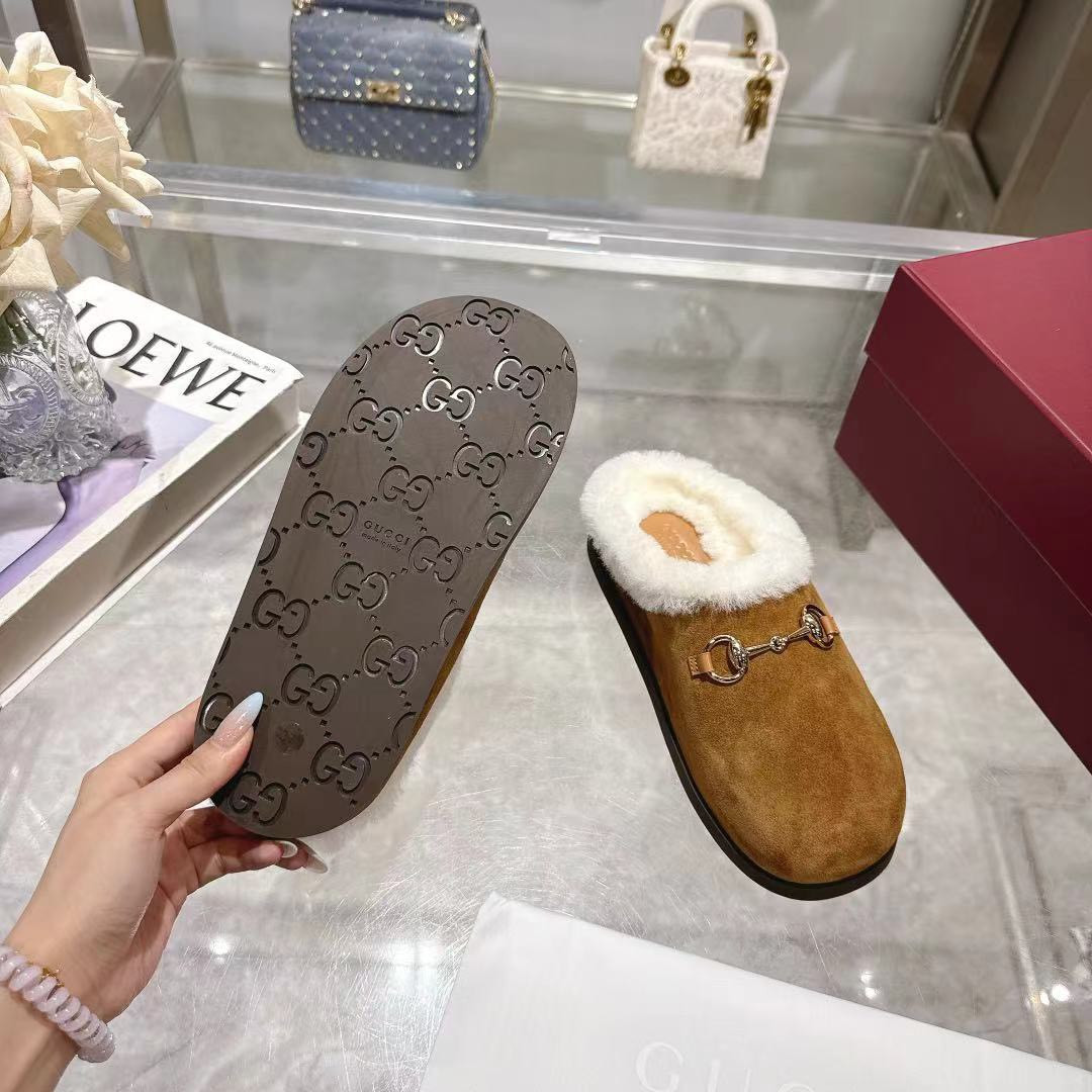 <p>GUCCI 穆勒羊毛拖鞋</p>