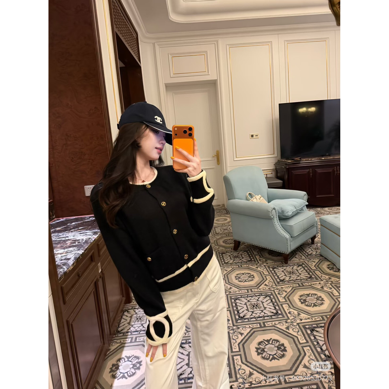 <p>Chanel 羊绒针织开衫(藏青)</p>