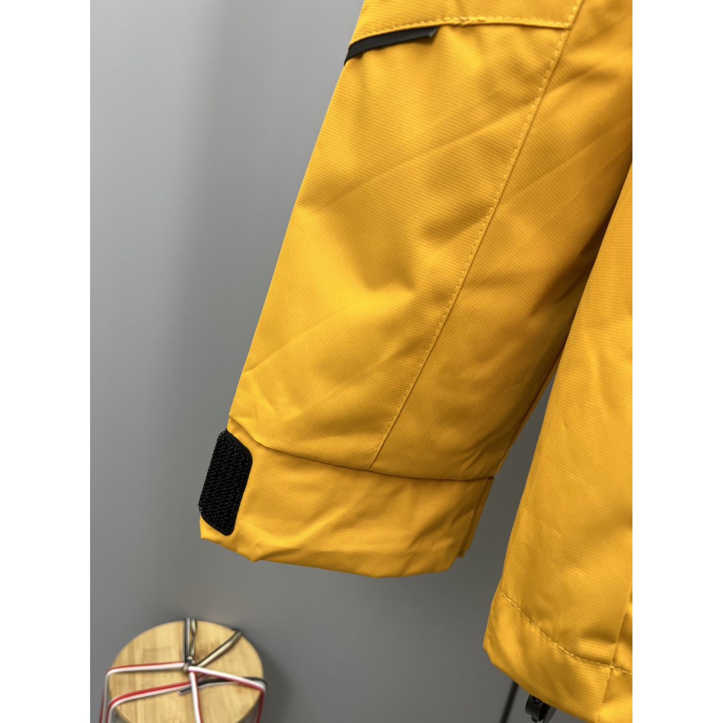 <p>KOLON SPORT KR系列冲锋衣外套(炽黄)</p>