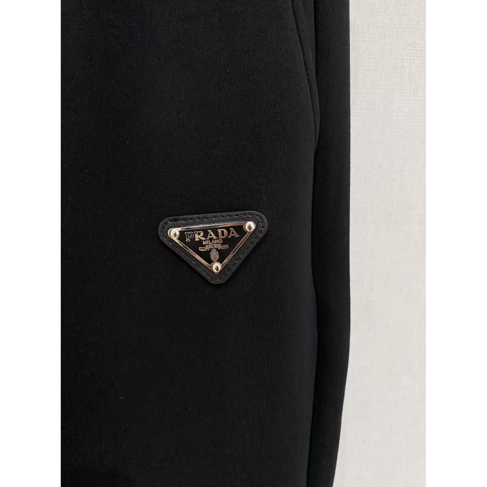 <p>PRADA 男士长裤(782472)</p>