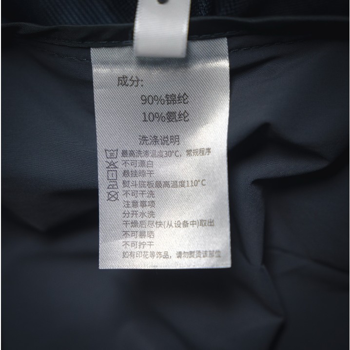 <p>On 男士夏季運動連帽外套(黑)</p>