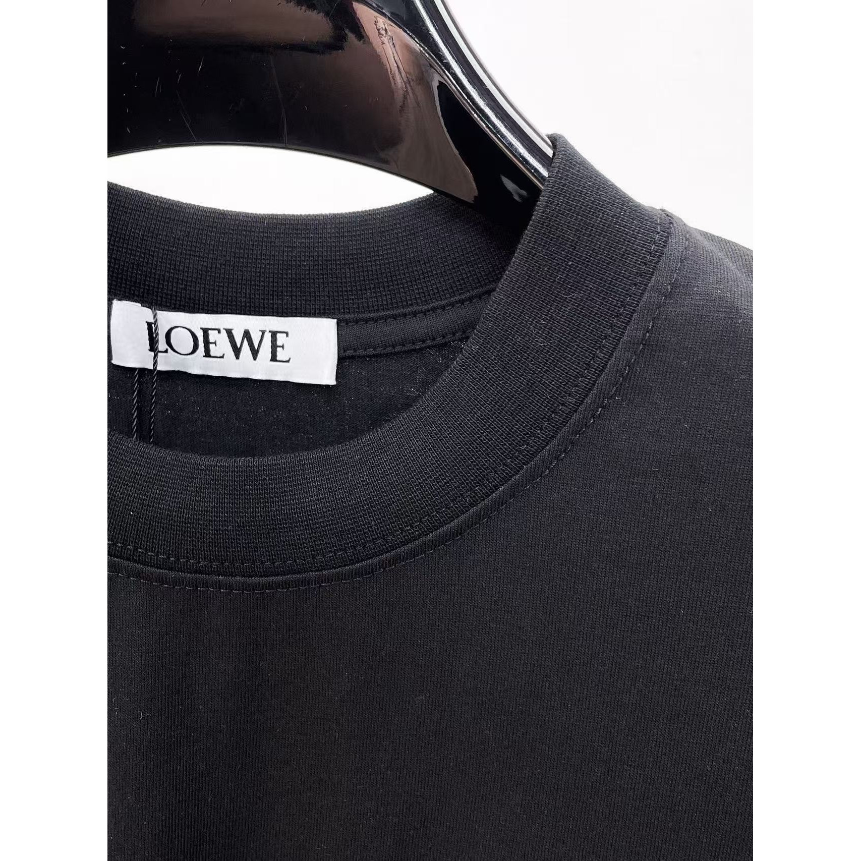 <p>LOEWE&nbsp;专柜新款短袖T恤(黑)</p>