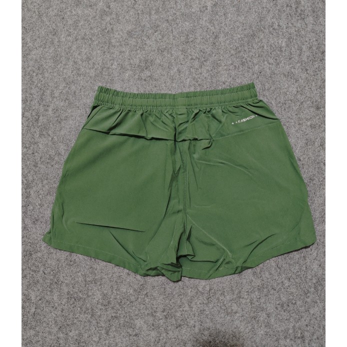 <p>DESCENTE 速乾短褲(綠)</p>