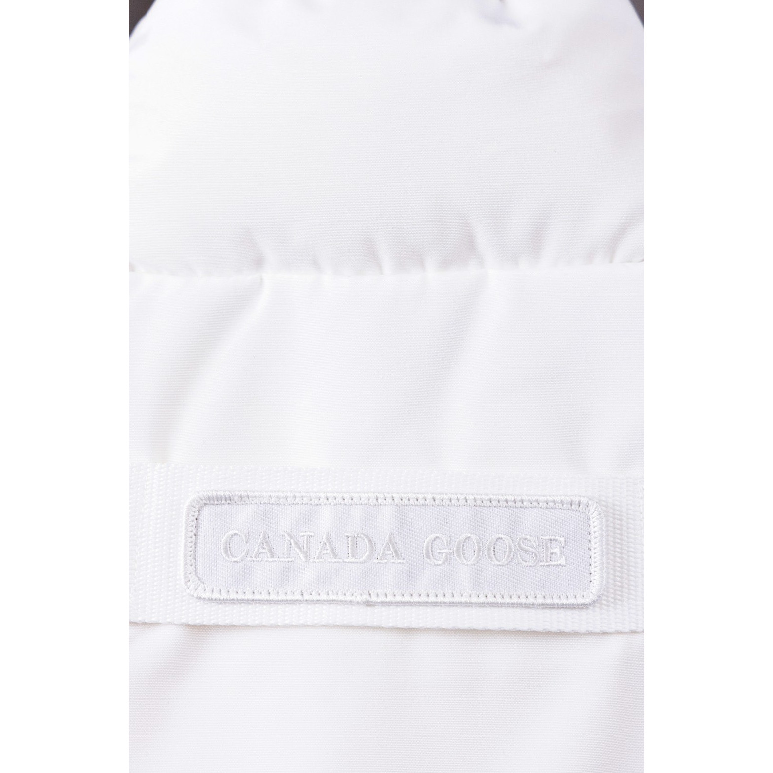 <p>Canada Goose Paradigm Freestyle Vest 2057MW羽绒服马甲(白色)</p>