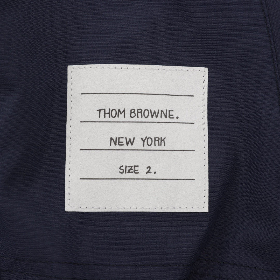 <p>Thom Browne 四杠风衣外套</p>