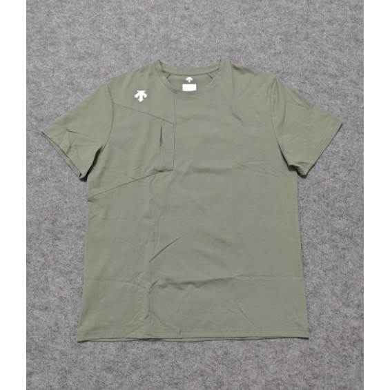 <p>DESCENTE 速乾短袖T恤</p>