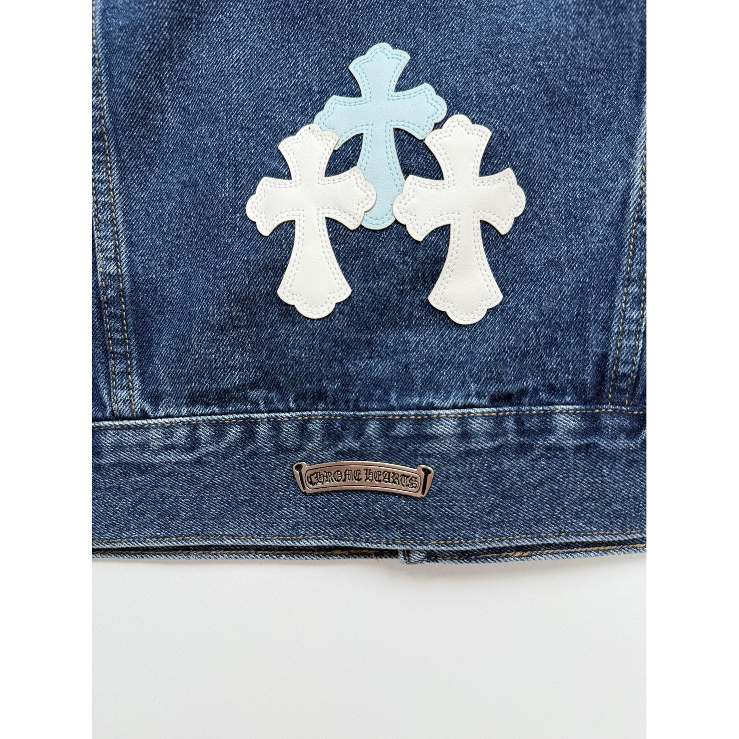 <p>CHROME HEARTS 三十字架牛仔外套</p>