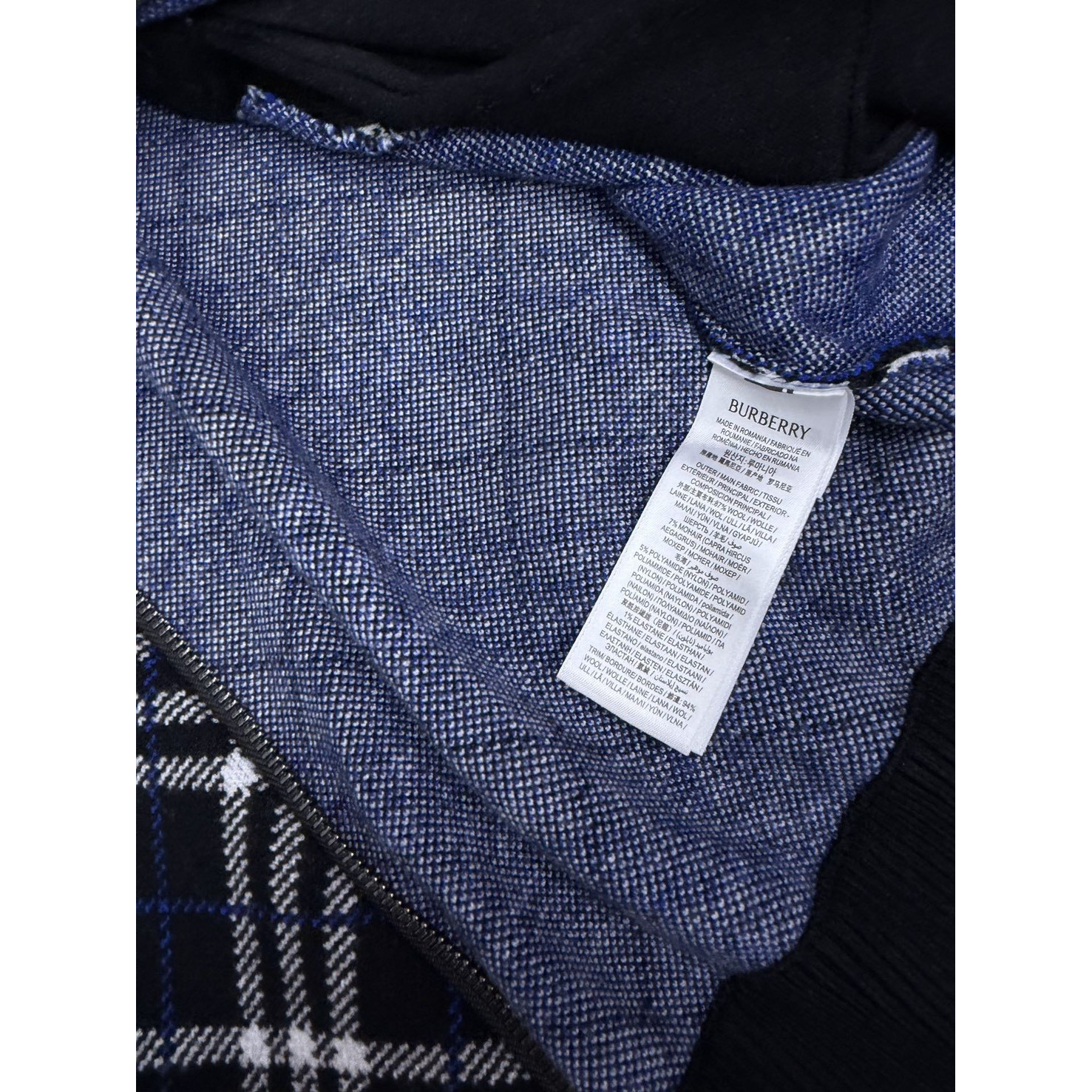 <p>BURBERRY 菱形格嵌花情侣款拉链针织开衫外套(黑色)</p>