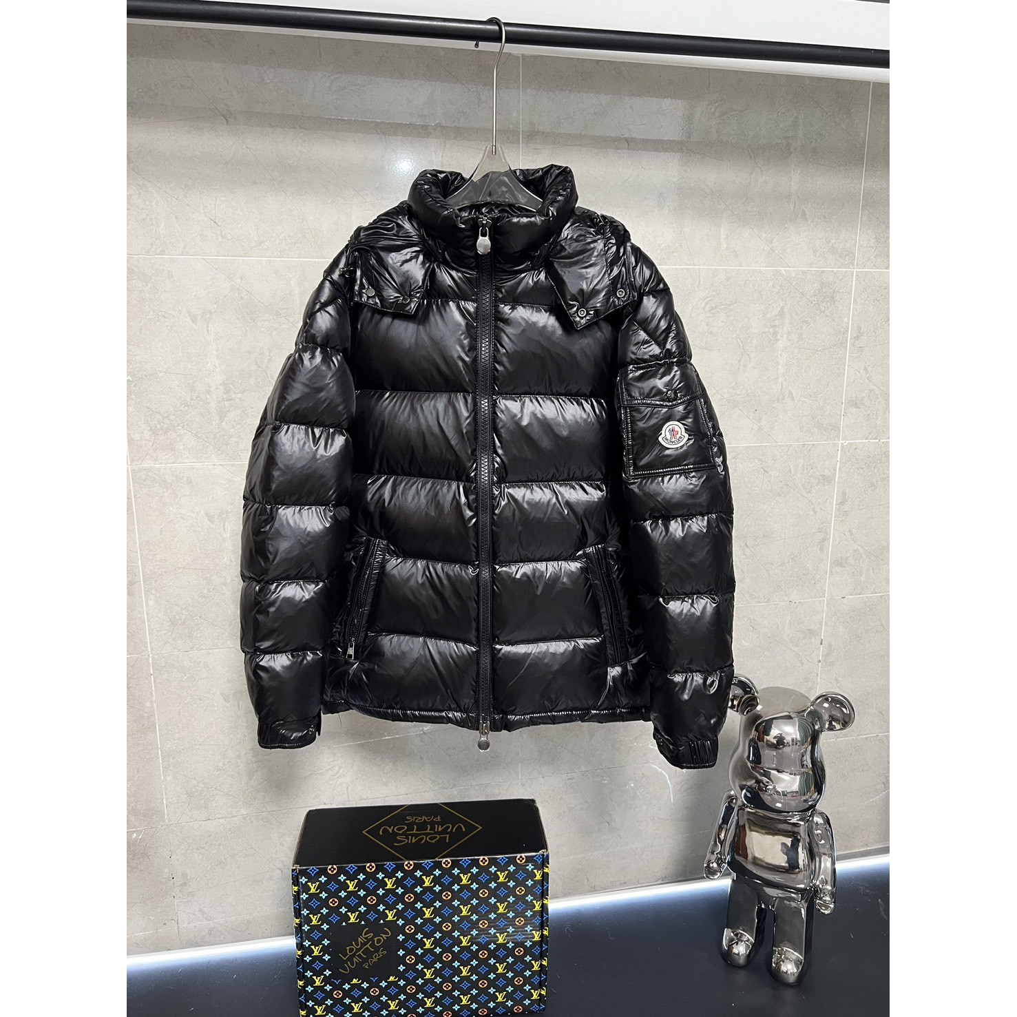 <p>Moncler 羽绒服 (黑)</p>