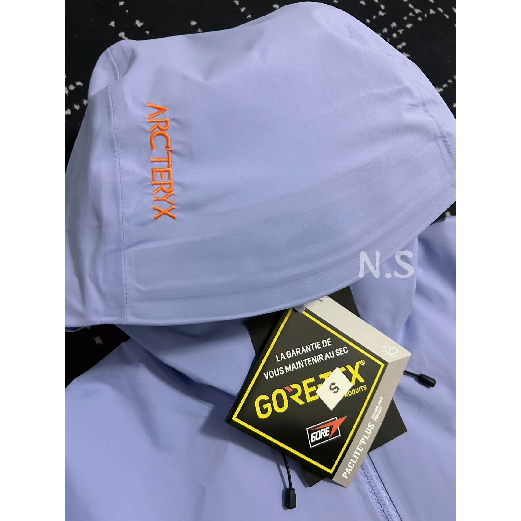 <p>Arc'teryx Beta系列 SL GORE-TEX 硬壳刺绣连帽防水防风透气冲锋衣 (月石紫)</p>