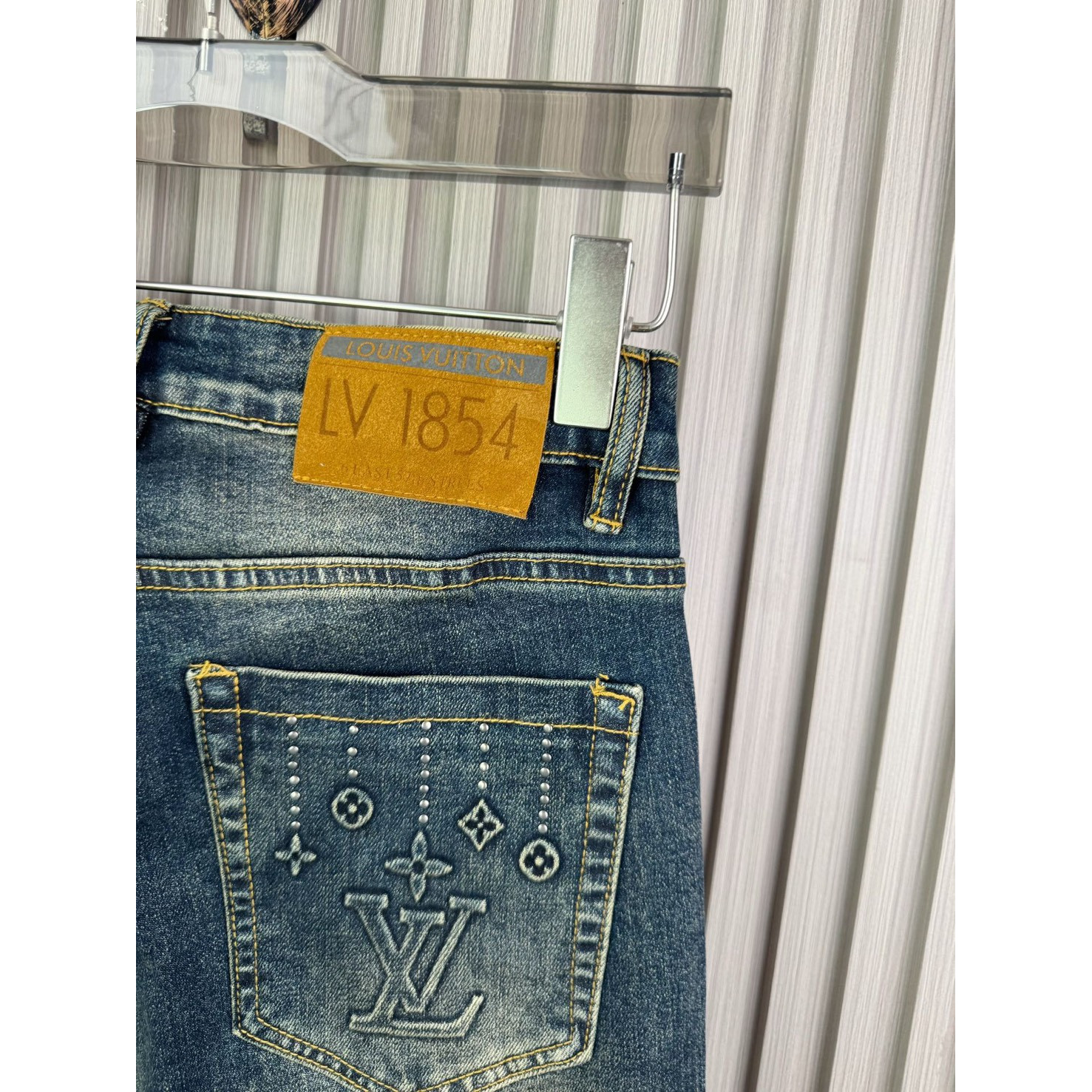 <p>LV 休閒牛仔褲</p>