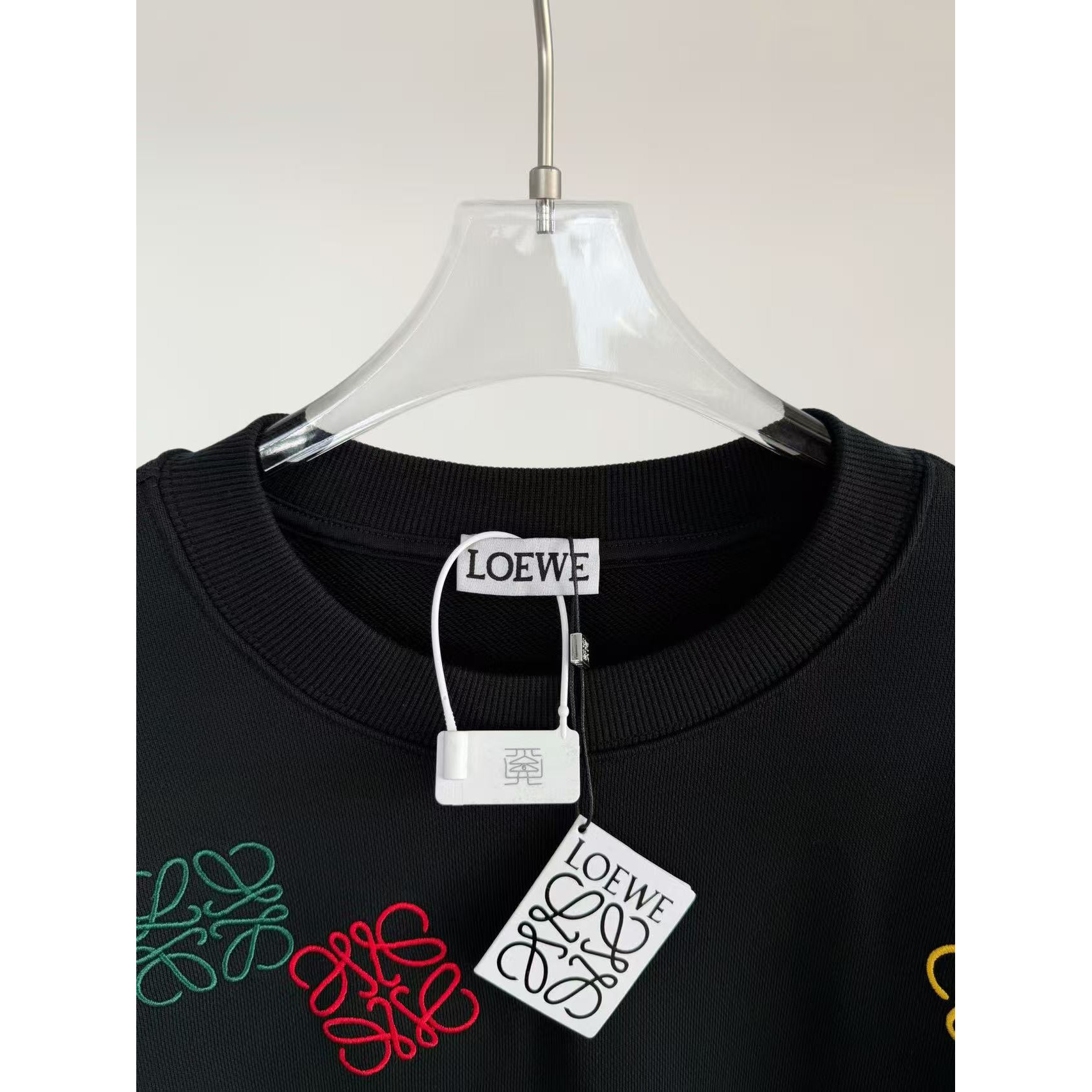 <p>LOEWE&nbsp;圆领卫衣(黑)</p>
