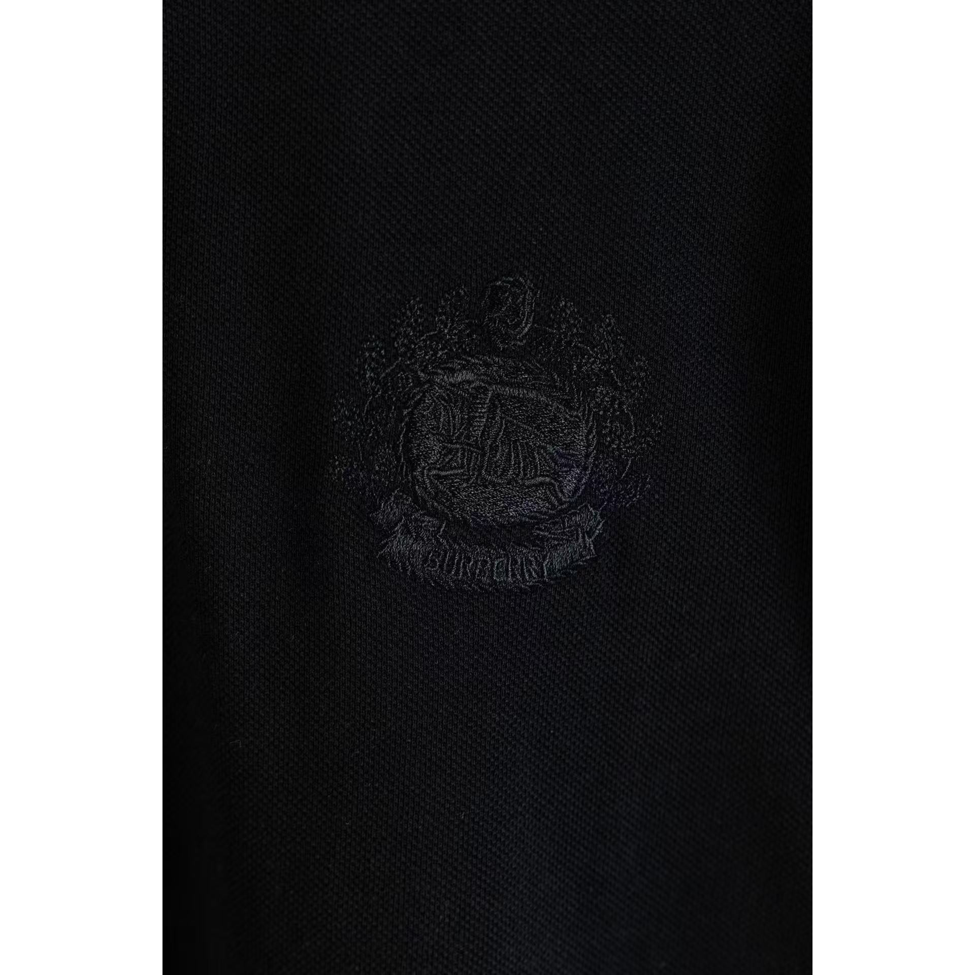 <p>BURBERRY 胸口战马微标刺绣衫(黑B005)</p>