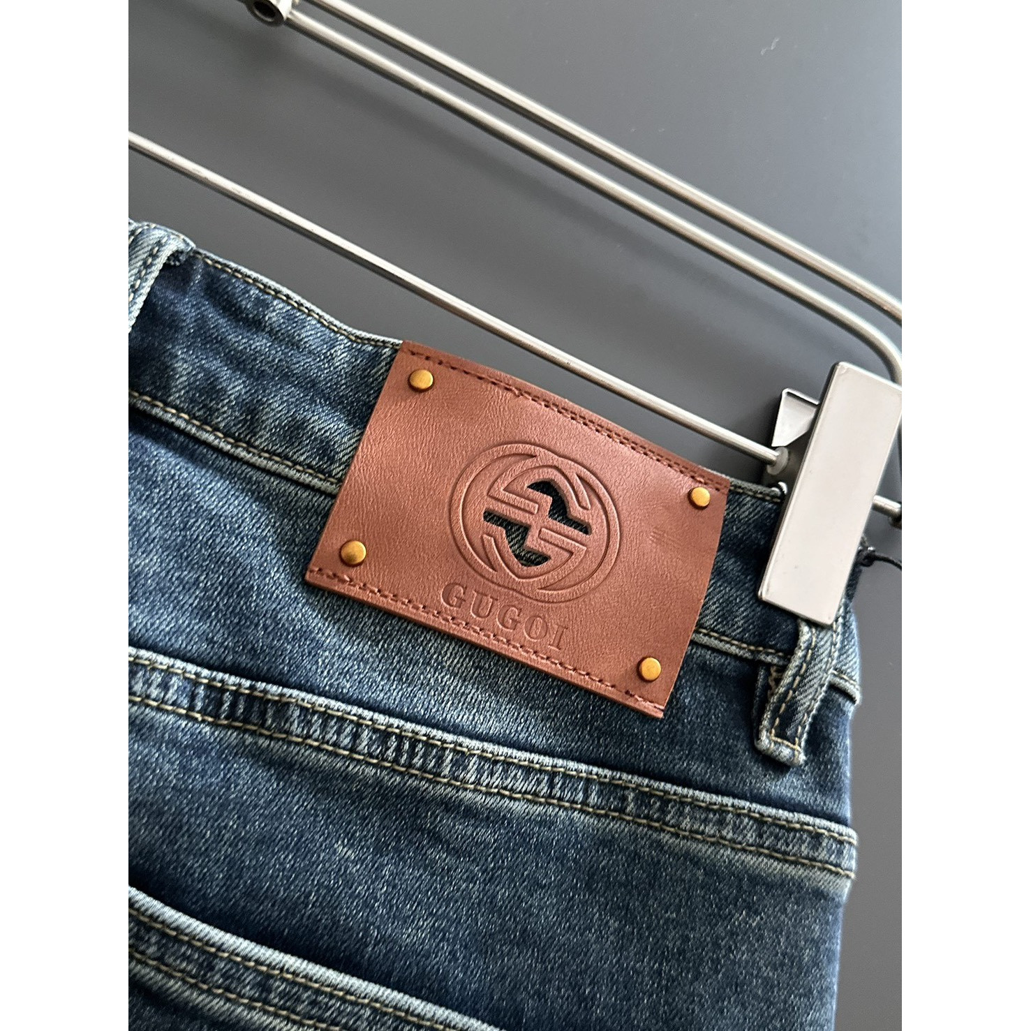 <p>GUCCI 高品质牛仔裤</p>