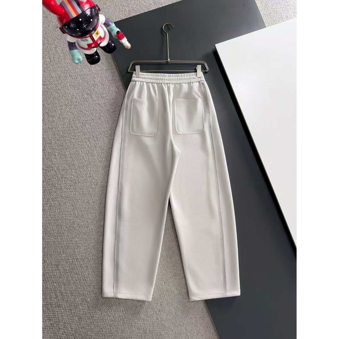 <p>BURBERRY 秋冬新款松紧带休闲裤(白)</p>