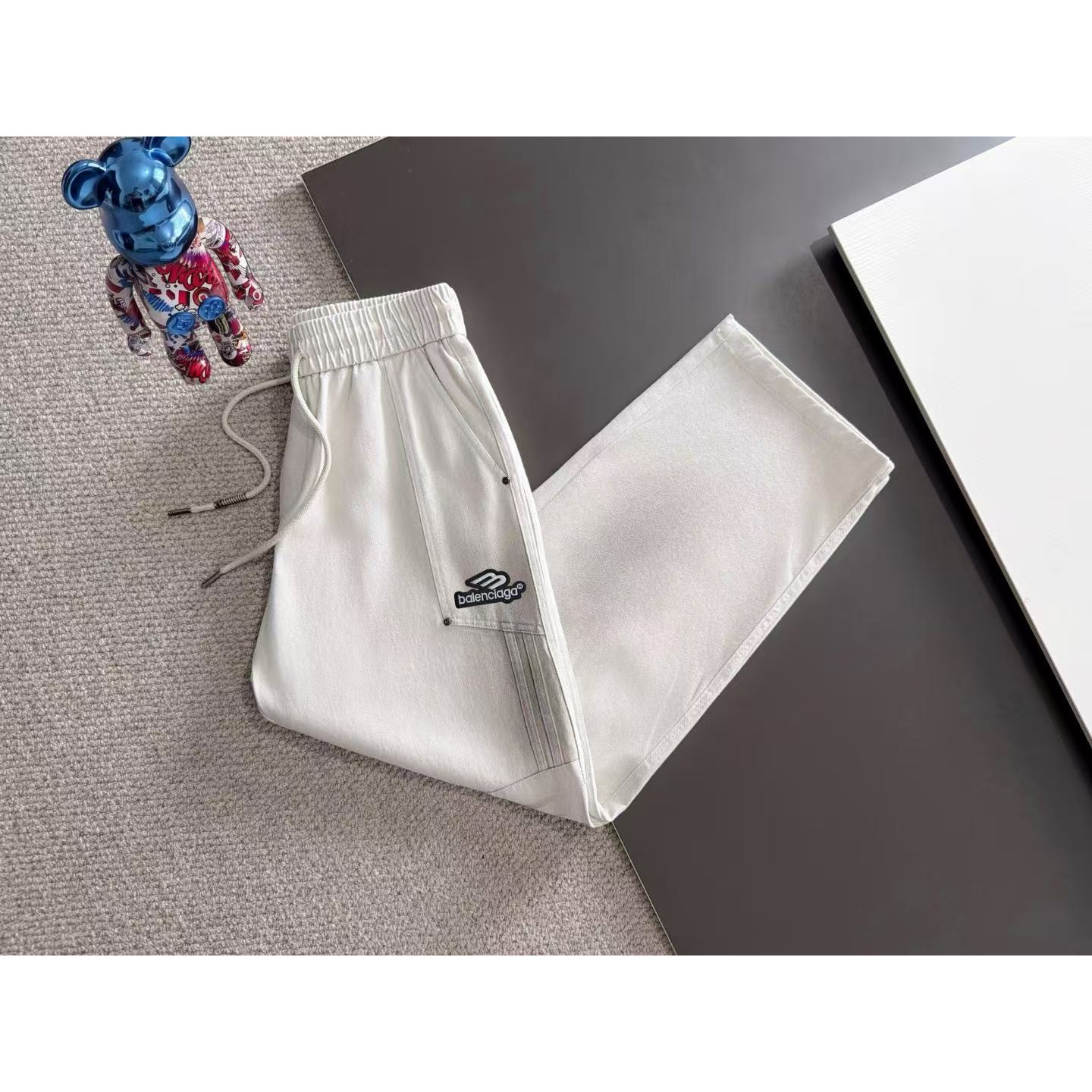 <p>Balenciaga 夏季新款松紧带休闲裤(786886)</p>