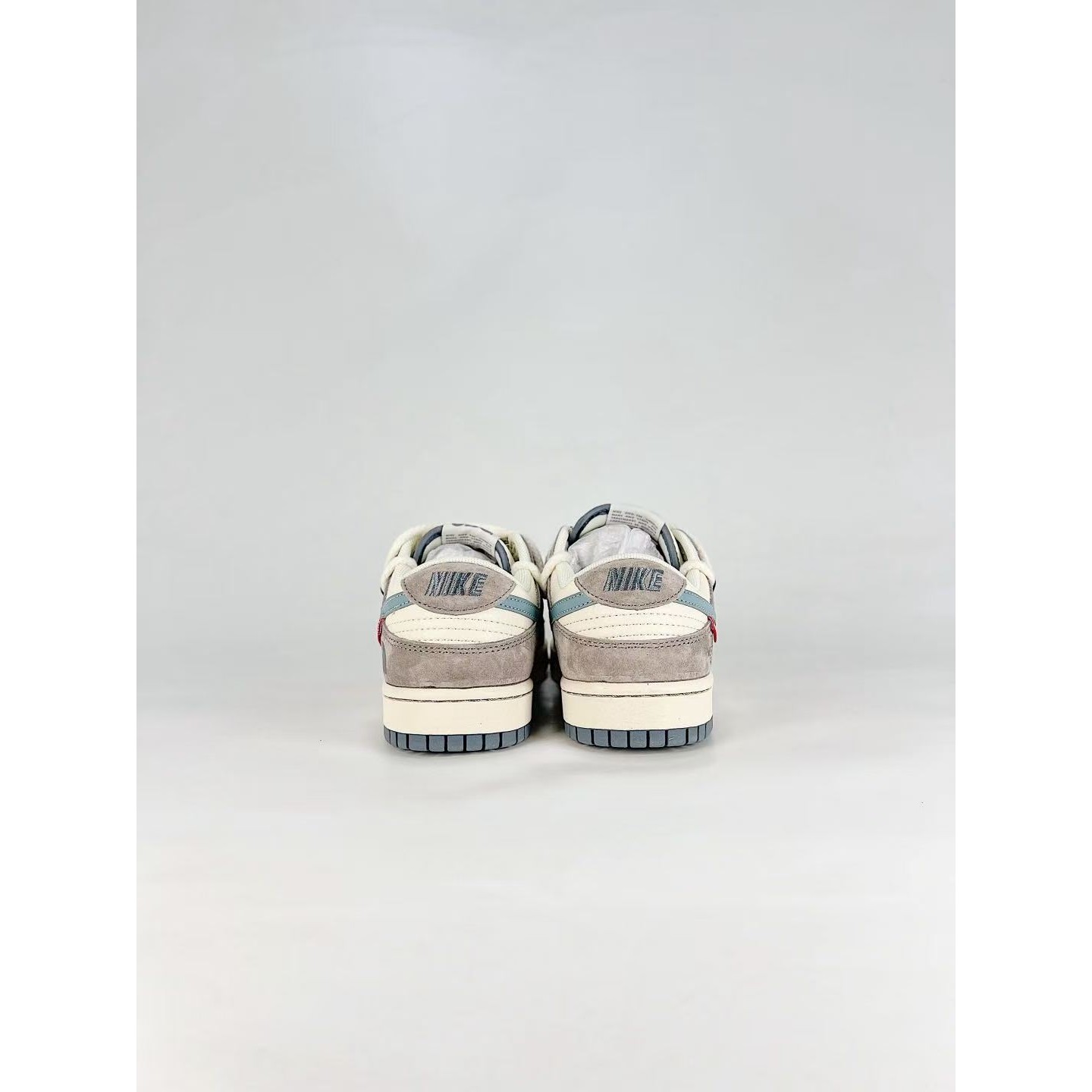<p>NIKE DUNK SB LOW 白灰藍</p>