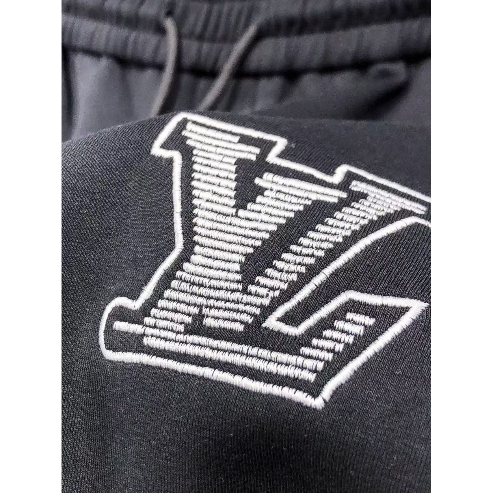 <p>LV&nbsp;高品质时尚休闲裤(782942)</p>