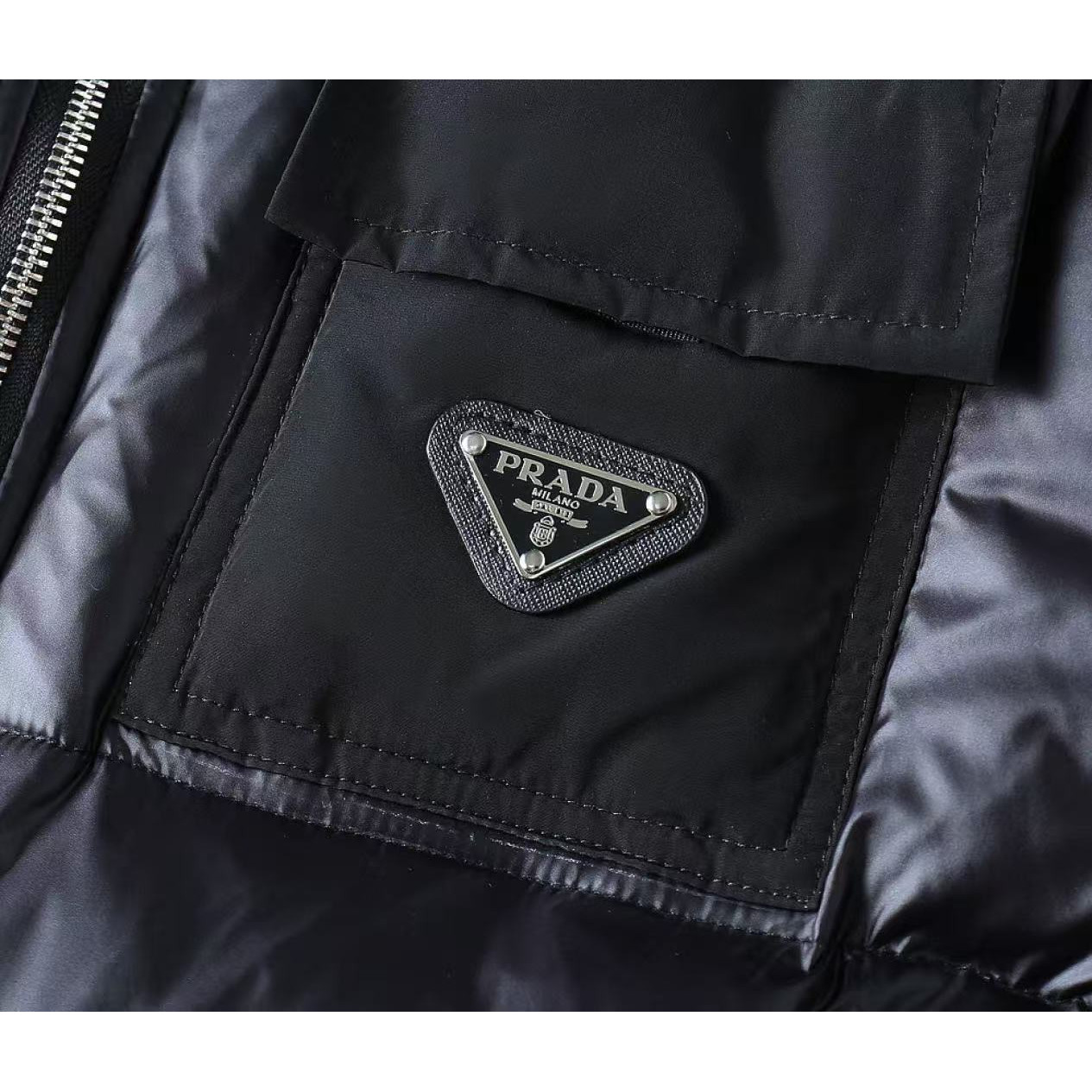 <p>PRADA 新款羽绒服(黑)</p>