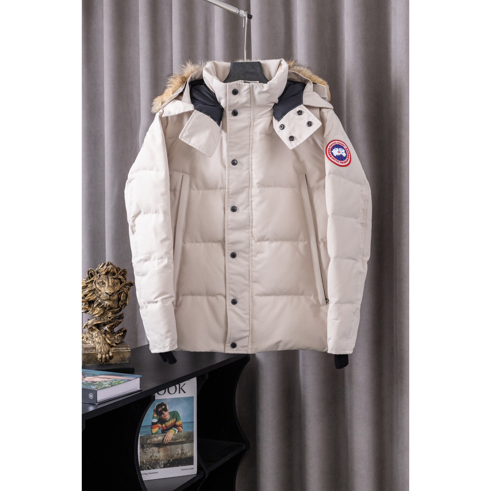 <p>Canada Goose 顶级狼毛Wyndham 2048M &nbsp;29款 系列派克大衣羽绒服(奶白色)</p>