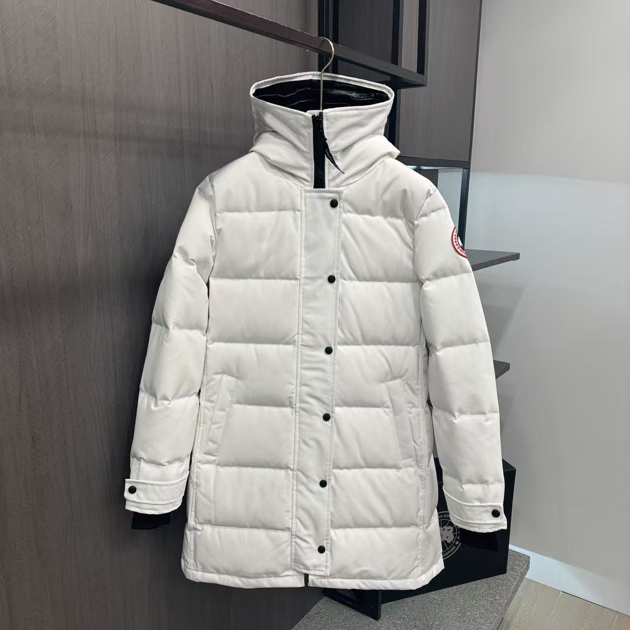<p>Canada Goose Shelburn*派克大衣羽绒服(純白紅標)</p>