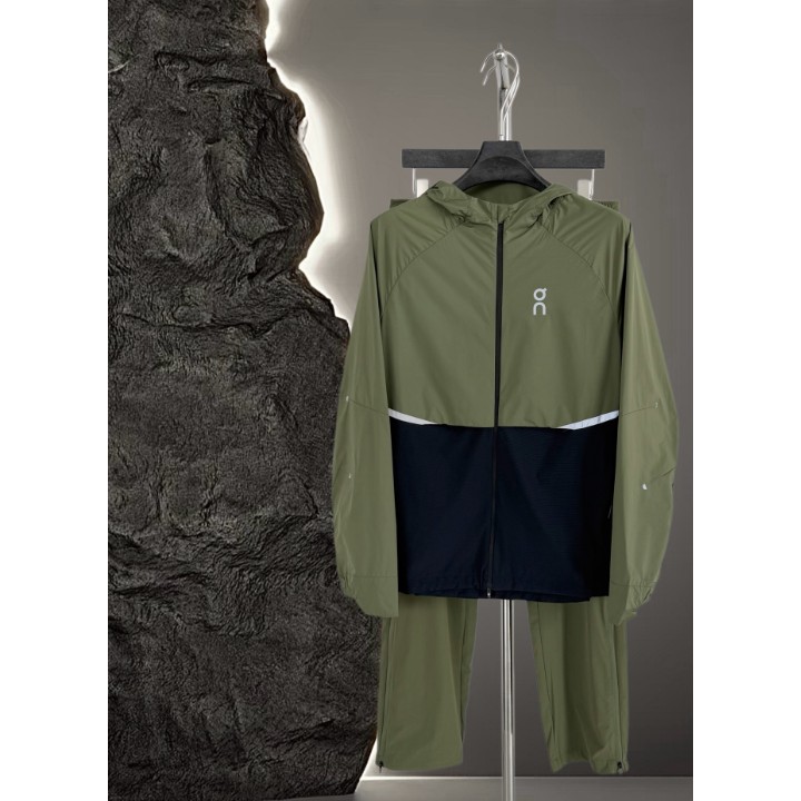 <p>On Weather Jacket Insulated 輕量外套</p>
