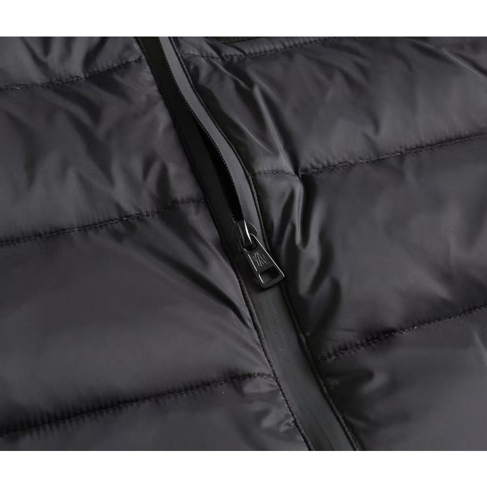 <p>MONCLER 羽绒服(黑)</p>