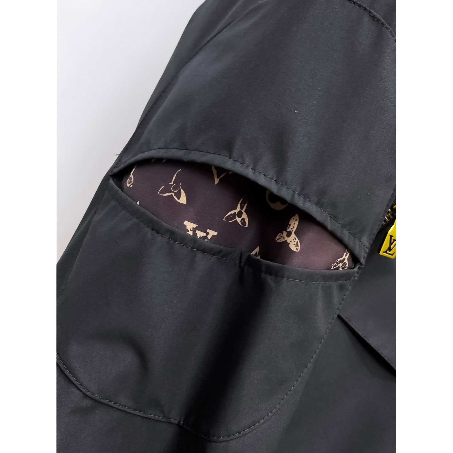 <p>LV&nbsp;男士夹克外套(黑)</p>
