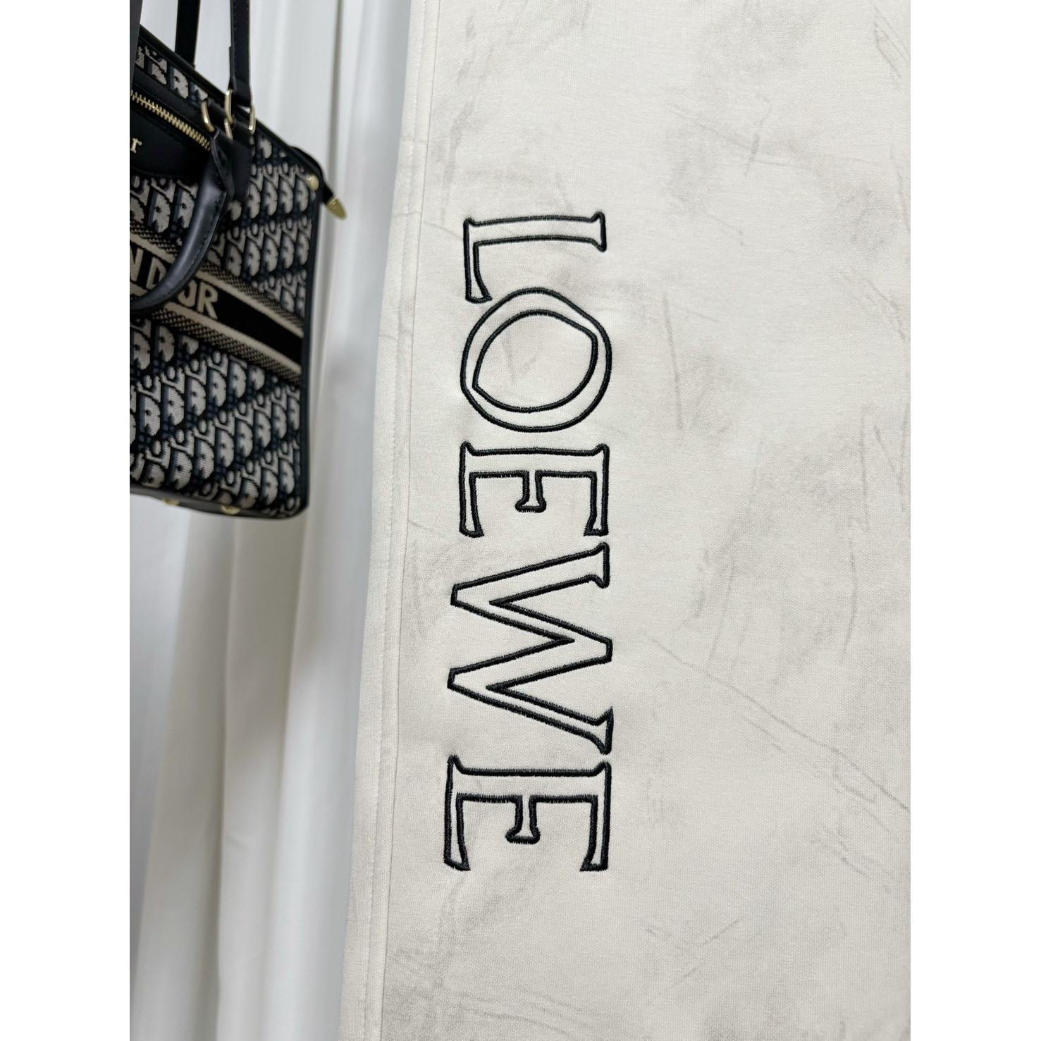 <p>LOEWE 刺绣休闲长裤(灰)</p>