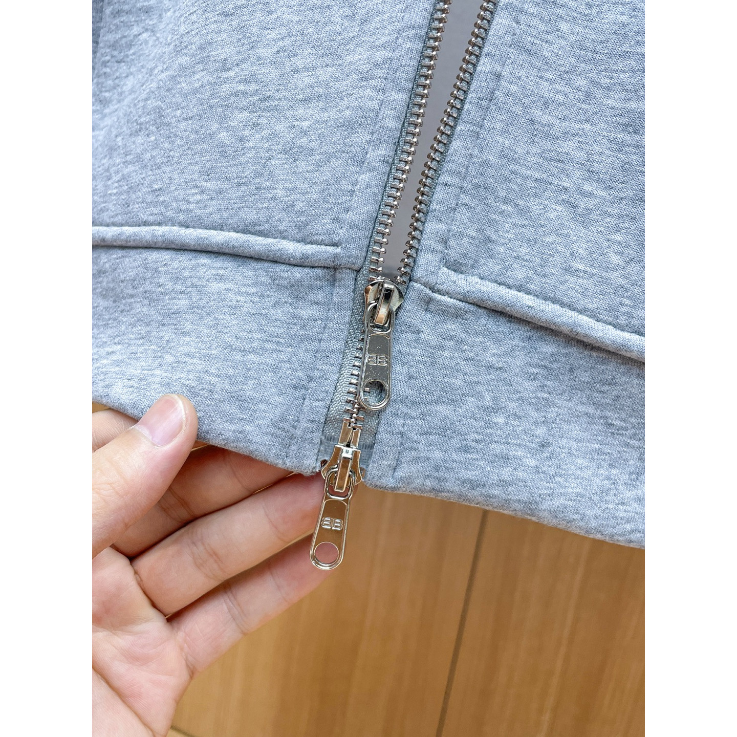 <p>Balenciaga 套裝(灰)</p>