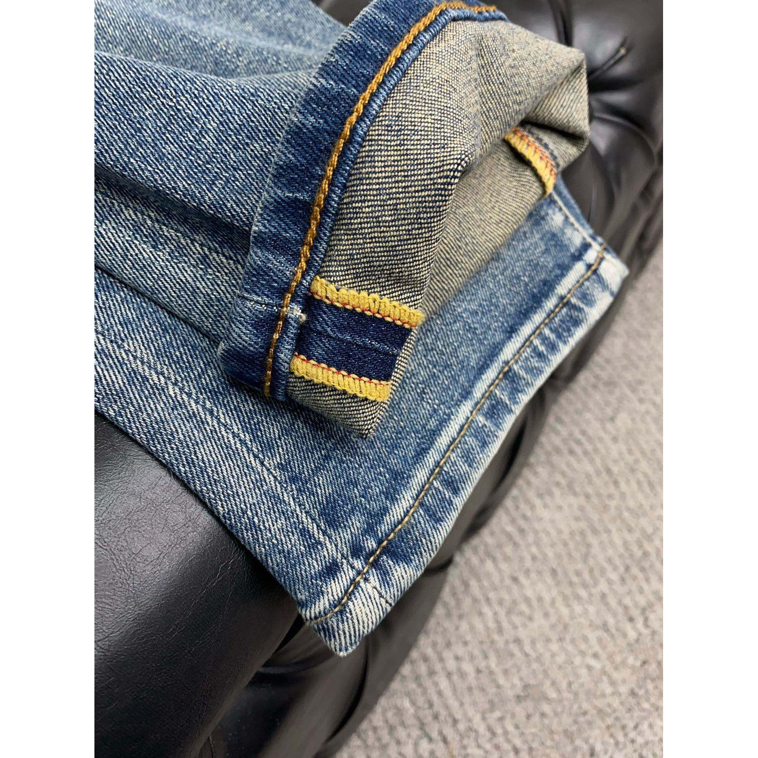 <p>D&amp;G 牛仔裤</p>