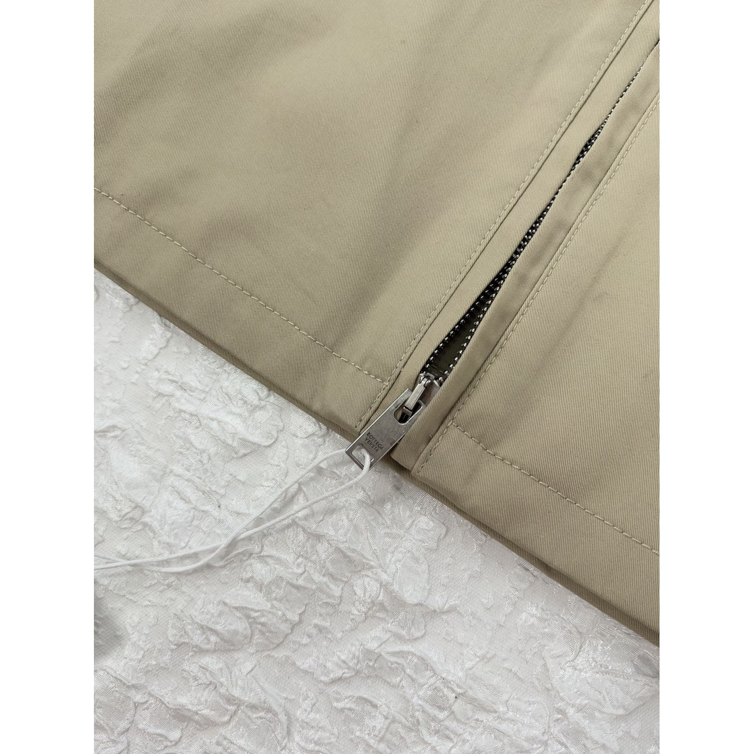 <p>Bottega Veneta Bv菱格编织纹路夹克外套(卡其)</p>