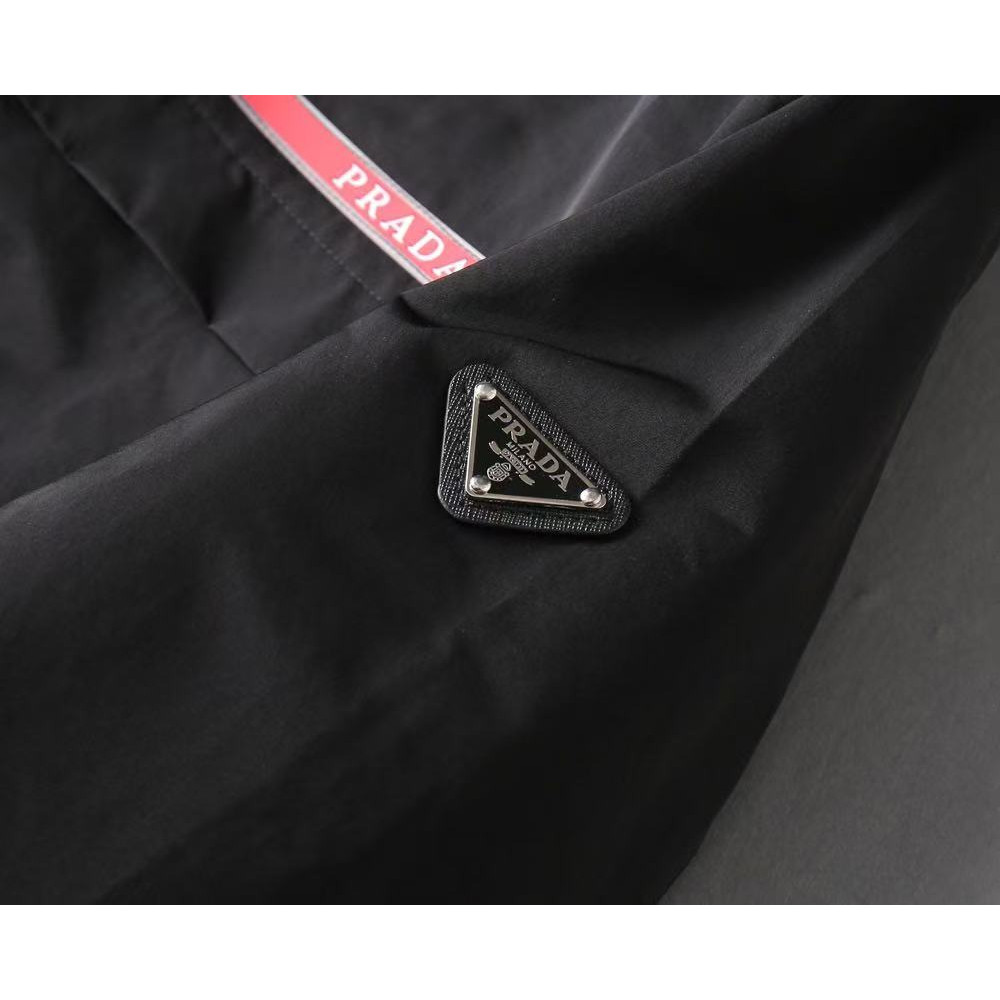 <p>PRADA 男士夹克外套(黑)</p>