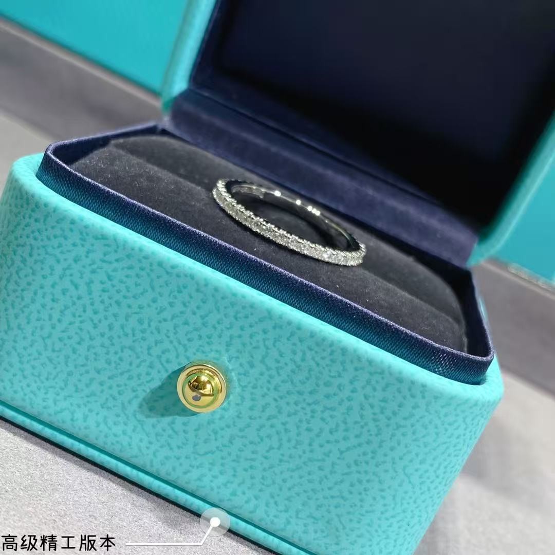 <p>TIFFNY&amp;CO.&nbsp;细排钻戒指</p>